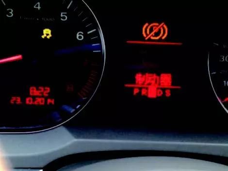 【故障一点通】2009年奥迪A6L 行驶中偶发加油无反应